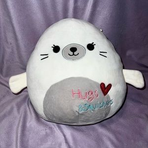 🦭Hugs & Squishes ”Lucille” Squishmallow